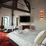 Chateau La Caniere